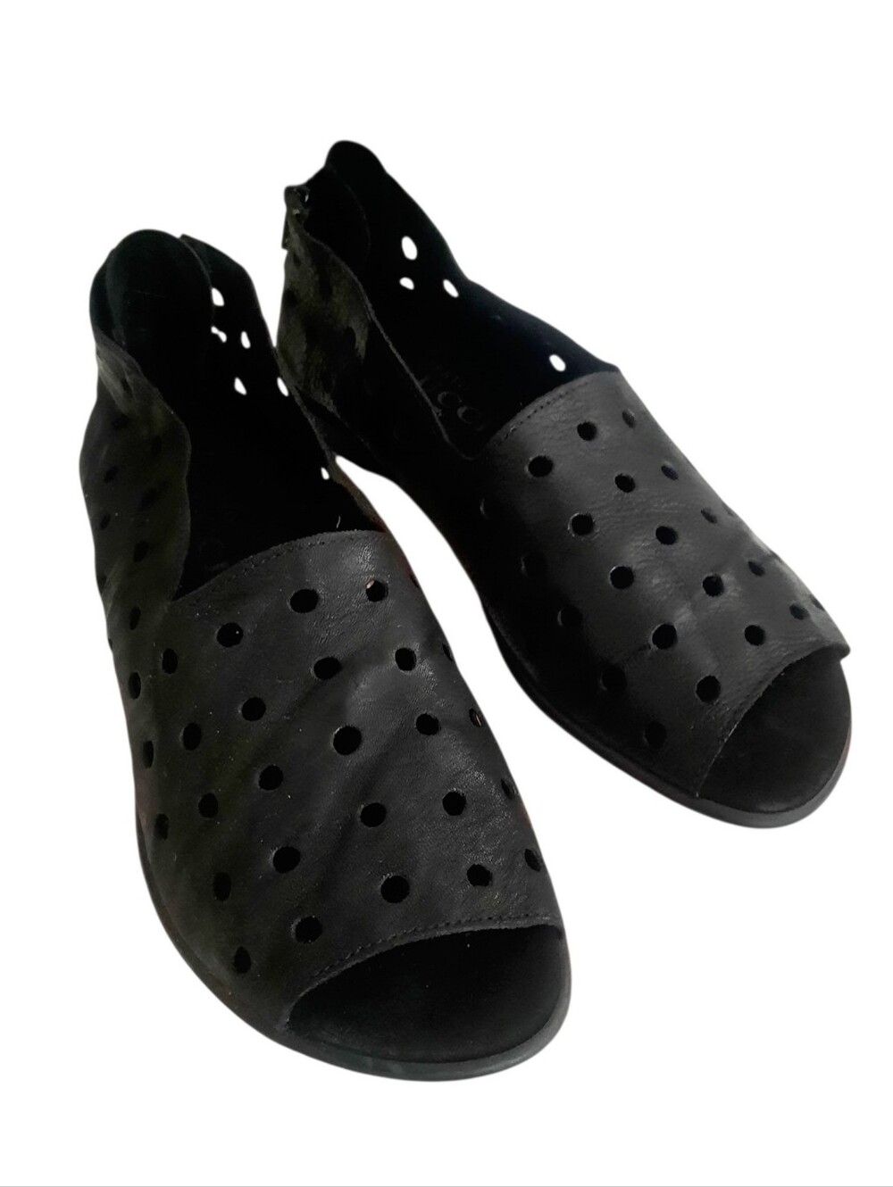 SESTO MEUCCI Evonne Black Perforated Leather Open-Toe Flats Made In Italy Sz 6M